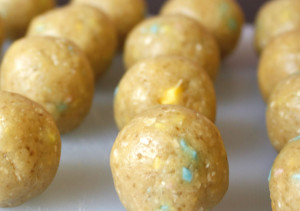 Attention all Cookie Dough Lovers: Cookie Dough Pops! Safe-to-Eat Eggless Cookie Dough Recipe