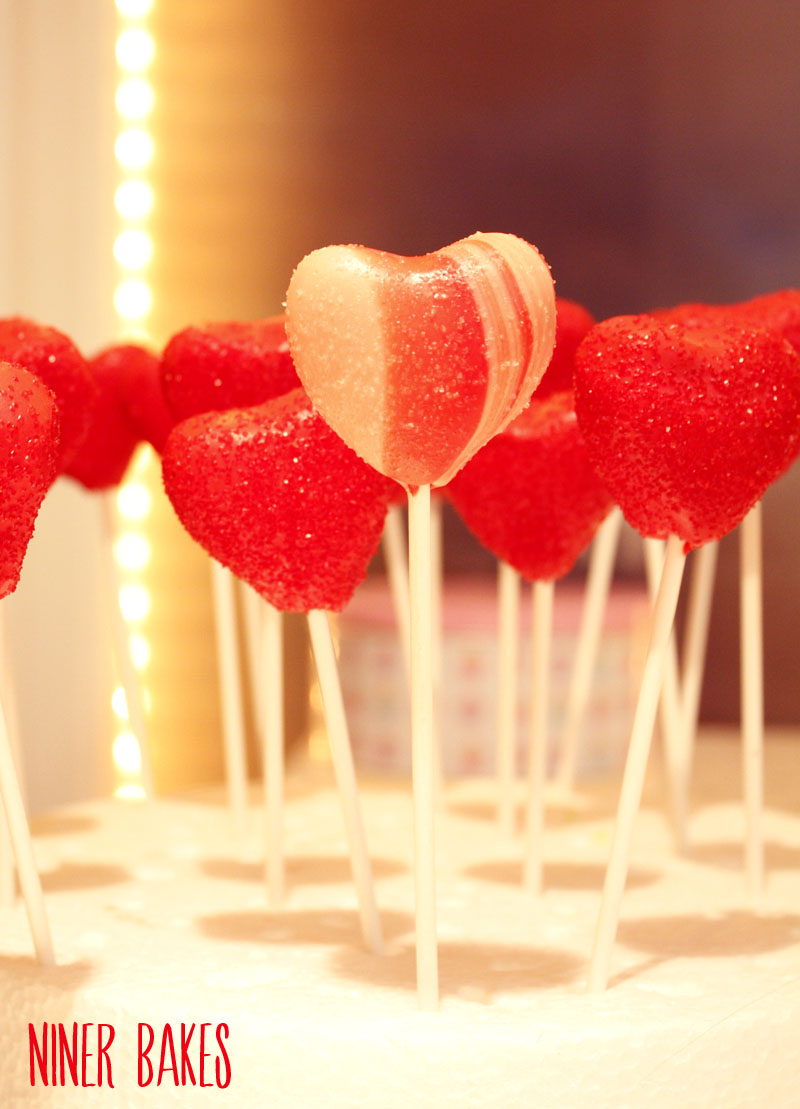 Last Minute Valentinstags Geschenk: Marmorierte Cake Pops in Herzchen Form