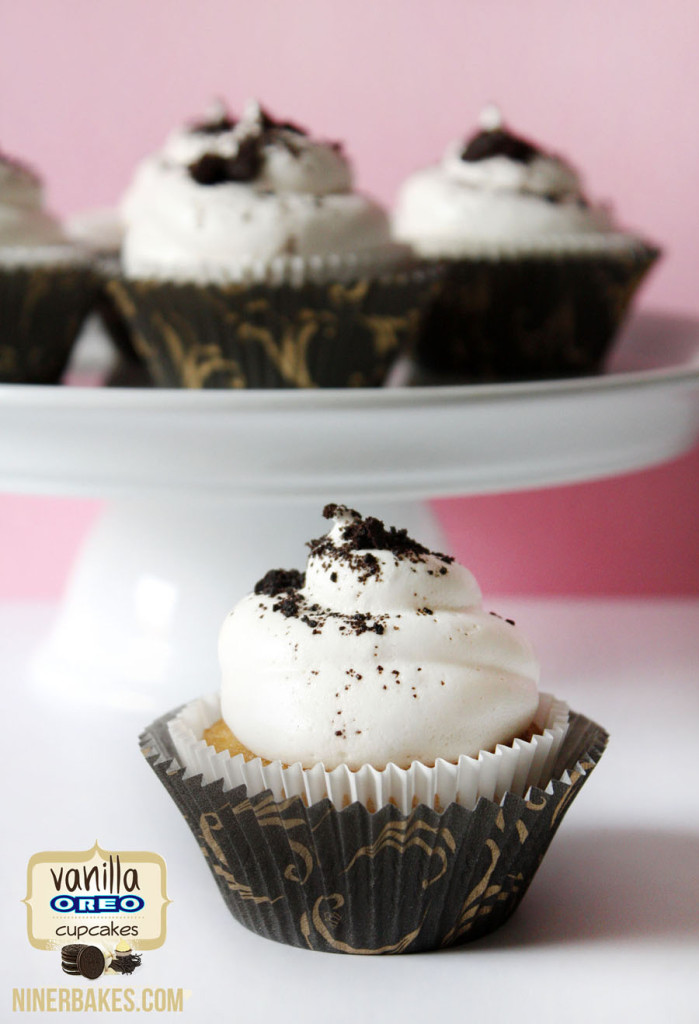 Vanille Cupcakes mit leckerer OREO Überraschung mit Marshmallow Frosting