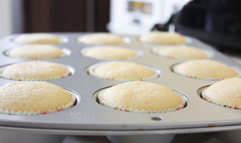 Golden, wonderful, tasty and rich Vanilla Cupcakes, the best Vanilla Cupcakes