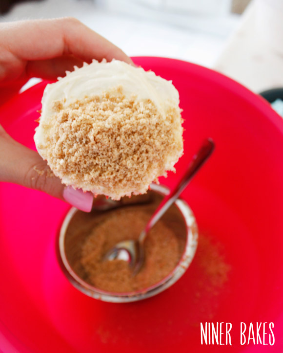 Summer beach cupcakes with towels and sharks - by niner bakes