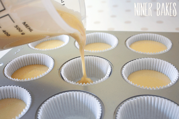 vanilla cupcake pouring animation - how to - thin batter