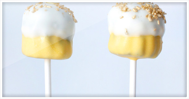 Festliche Party Cake Pops in Gold und Violet