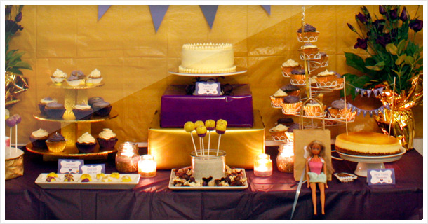 30. Geburtstag: Sweet-Treats-Desserttisch in Gold und Violet