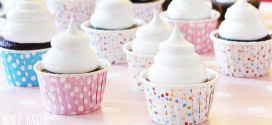 Schokoladen Cupcakes mit Erdnussbutter Füllung + Marshmallow Frosting